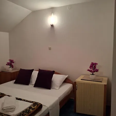 Restoran Prenociste As * Trnovo