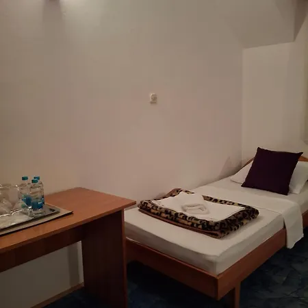 Oda ve Kahvaltı Restoran Prenociste As *